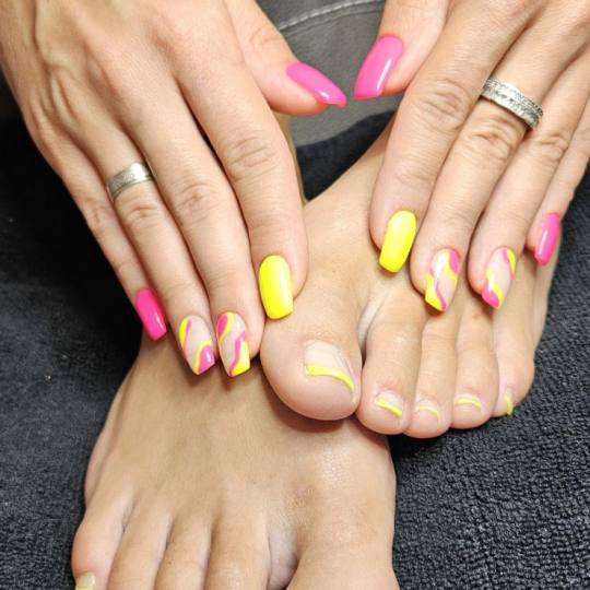 Beauty centar by Alex R #novisad Estetski pedikir Spa pedikir + trajni lak