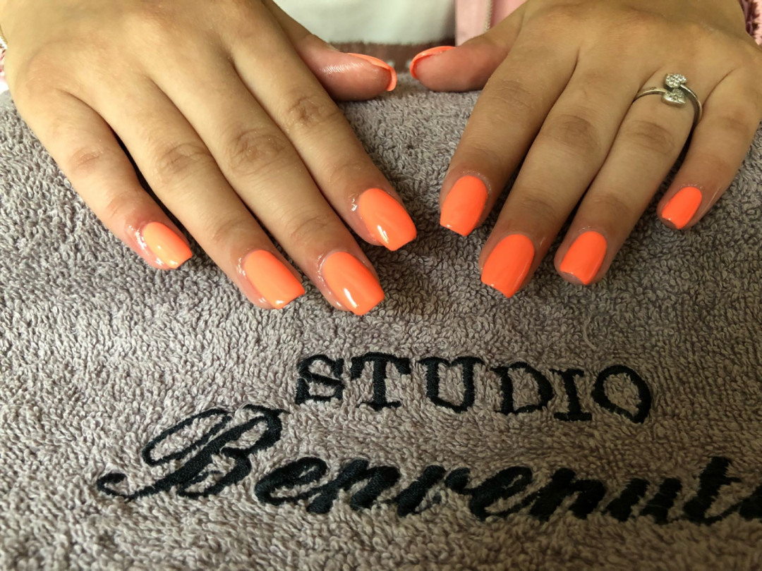 Gel lak - ruke - Studio Benvenuto, Beograd Gel lak Nokti Gel lak, Beograd, Voždovac