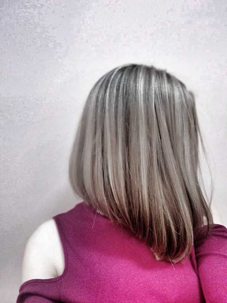 Bibi beauty centar #beograd Pramenovi Pramenovi na foliju u 1 / 2 boje / blanšem + preliv - kosa srednje dužine