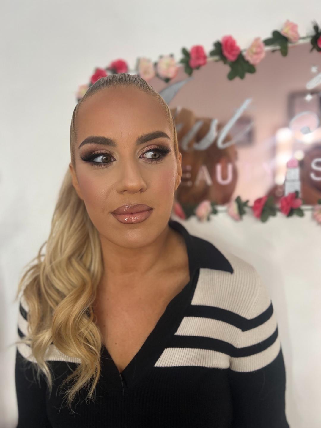 Profesionalno šminkanje - večernja šminka - Just me, Beograd Make-up / šminkanje Lice Make-up / šminkanje, Beograd, Vračar, Čubura, Crveni krst