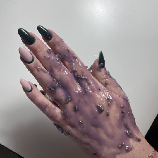 Studio Atina #beograd Manikir Collagen lux spa tretman na rukama Tretman namenjen suvim, ispucalim r
