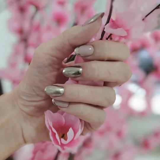 Nastja beauty studio #beograd Izlivanje noktiju Izlivanje noktiju gelom - M dužina