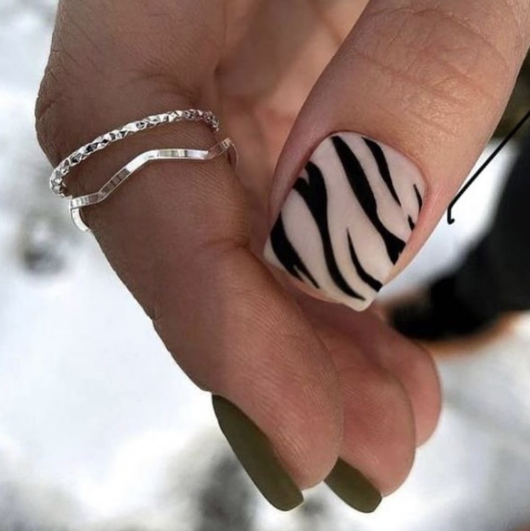 Esthetique Privé #beograd Lakiranje noktiju Nail art /cirkoni po noktu