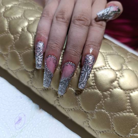 Nail Studio MPN #beograd Izlivanje noktiju Izlivanje noktiju gelom - S / M / L dužina Zahtevan diza