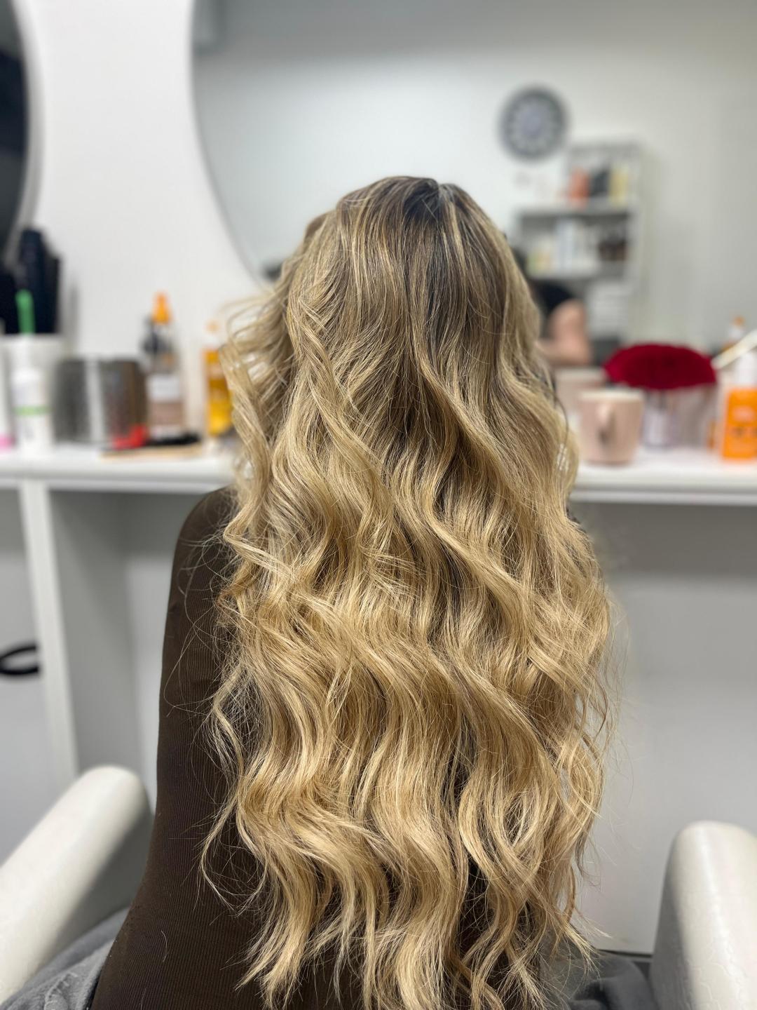 Balayage / Airtouch / Babylights - kosa preko polovine leđa - Bella Nova, Beograd Ombre, sombre, balayage Frizerski saloni Ombre, sombre, balayage, Beograd, Vukov spomenik, Đeram