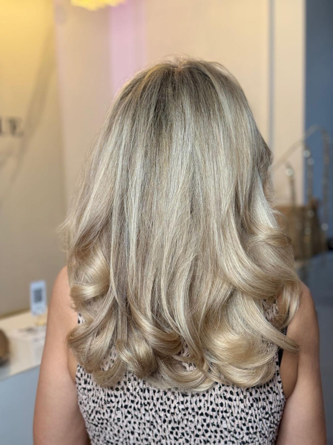 Balayage +preliv+ šišanje + feniranje - Esthetique Privé, Beograd Ombre, sombre, balayage Frizerski saloni Ombre, sombre, balayage, Beograd, Centar, Stari grad, Dorćol