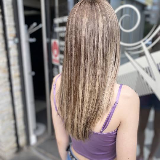 Royal Cut by Pro Cut #beograd Feniranje i stilizovanje Feniranje na ravno / lokne - duga kosa