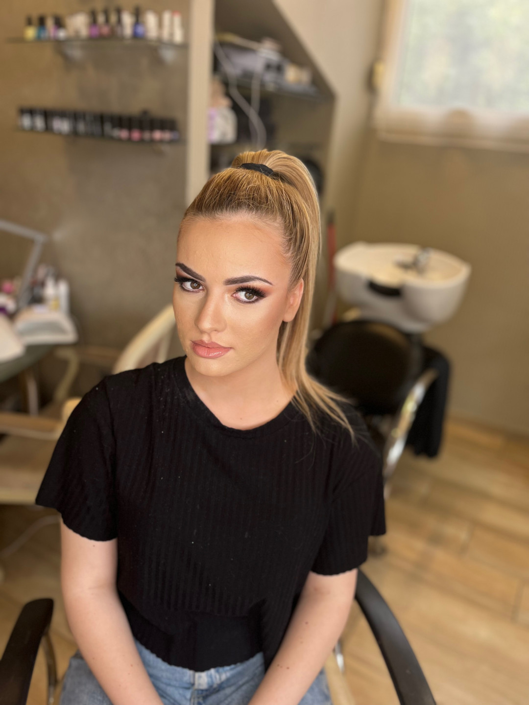 Bibi beauty centar #beograd Make-up / šminkanje Profesionalno šminkanje + veštačke trepavice + svečana frizura