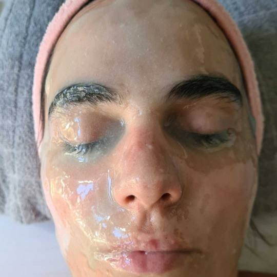 SunBox #beograd Masaža lica Soft Spa tretman lica Maska sa cajnim drvetom - deluje antiupalno i umi