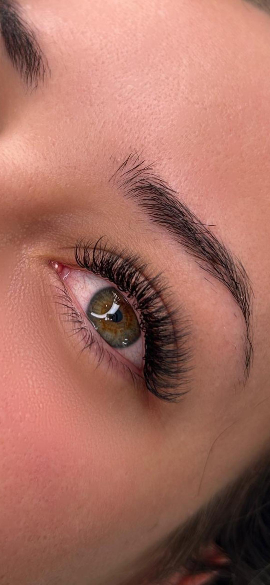 Latina beauty studio #beograd Nadogradnja trepavica Nadogradnja svilenih trepavica 4D / 5D