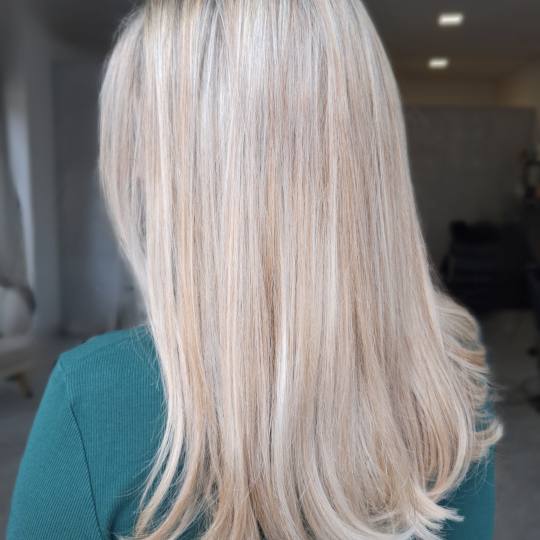 Nega i Lepota NS 2 #novisad Pramenovi Balayage paket: pramenovi + preliv + šišanje + feniranje - e