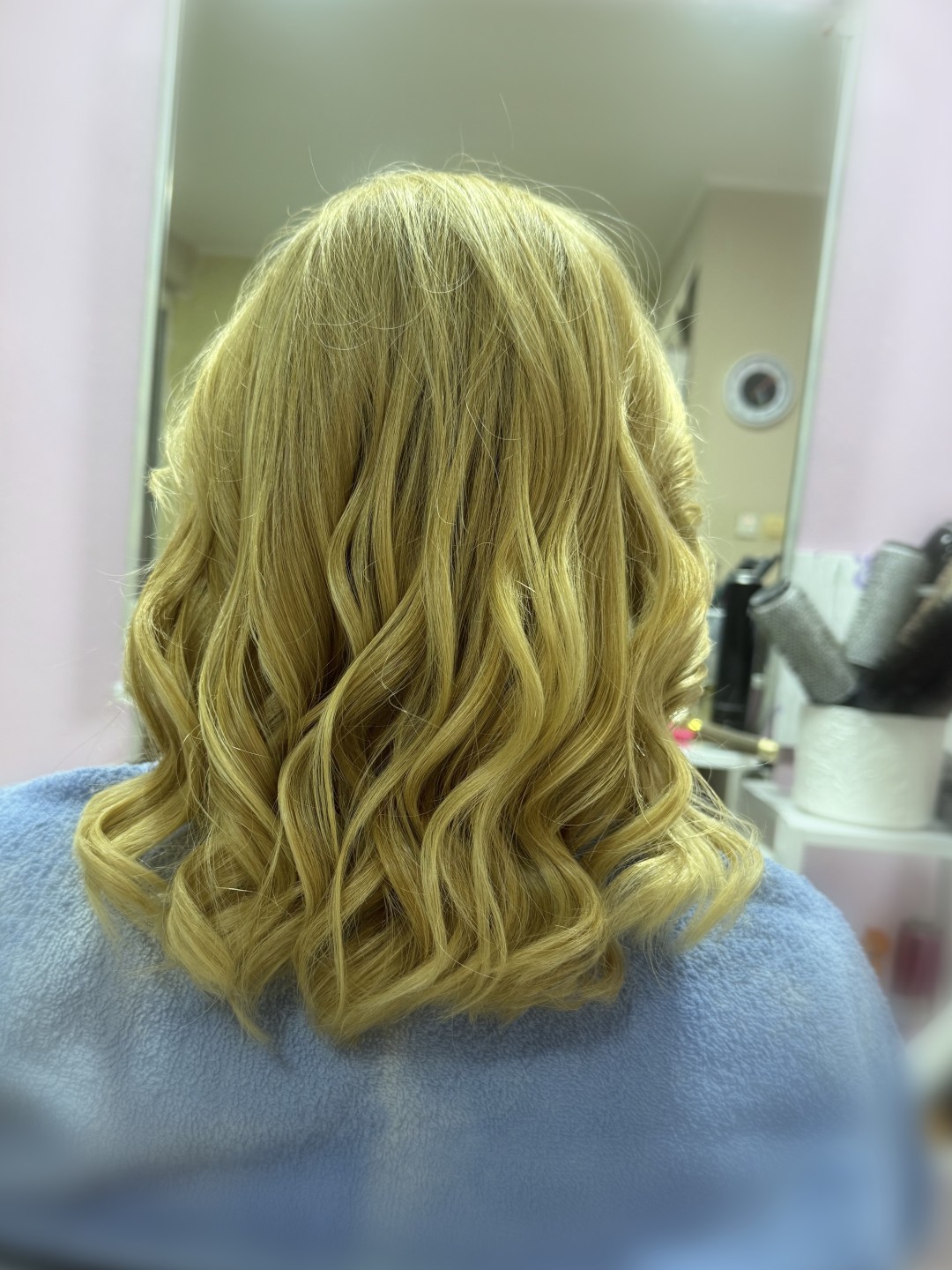 Glow Star #beograd Feniranje i stilizovanje Feniranje na lokne - kosa srednje dužine