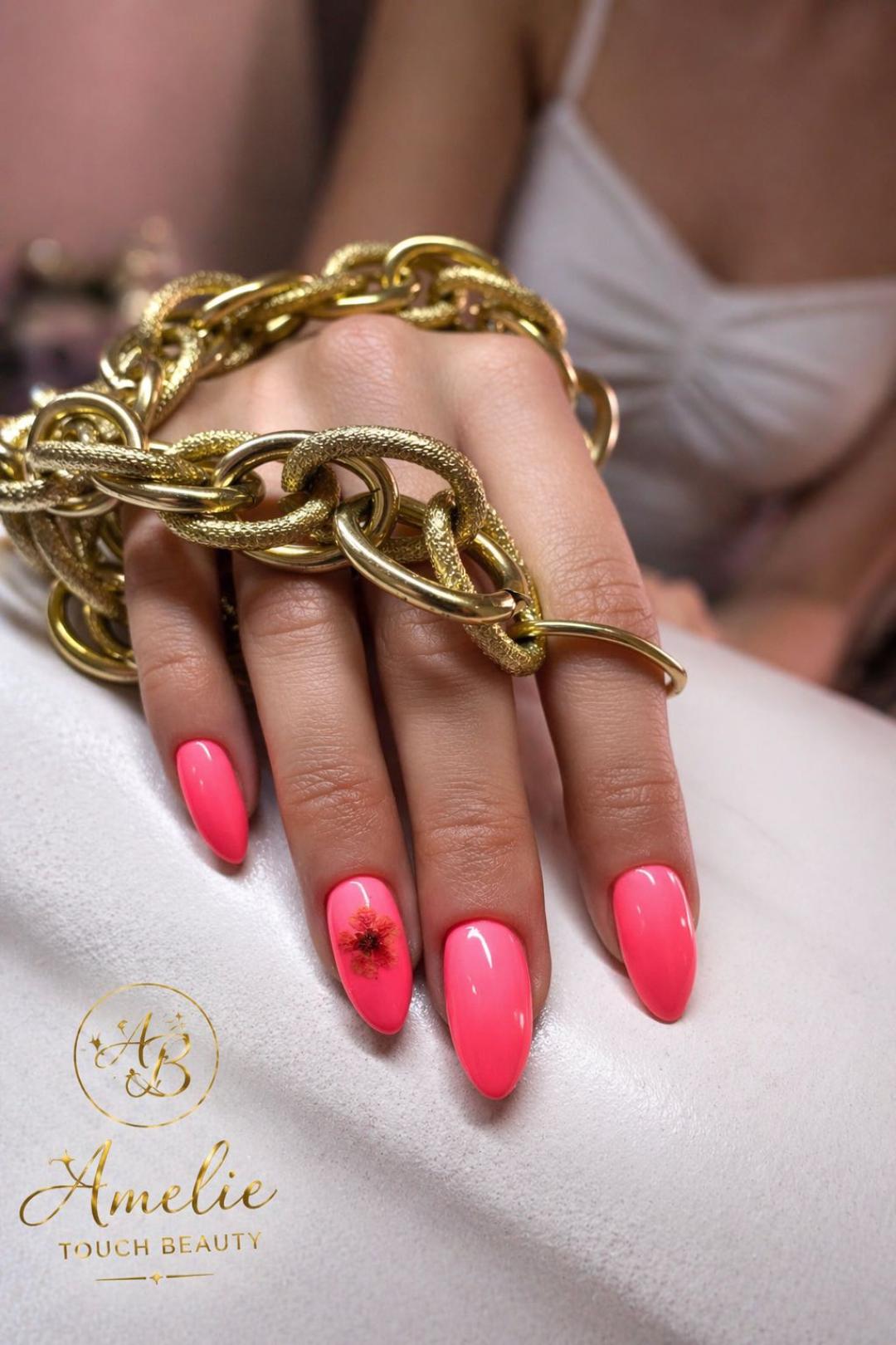 Ojačavanje noktiju gel lakom - Amelie touch beauty, Beograd Gel lak Nokti Gel lak, Beograd, Vračar, Čubura, Crveni krst