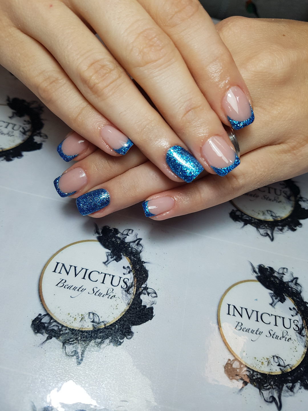 Invictus #beograd Izlivanje noktiju Izlivanje noktiju gelom - M dužina