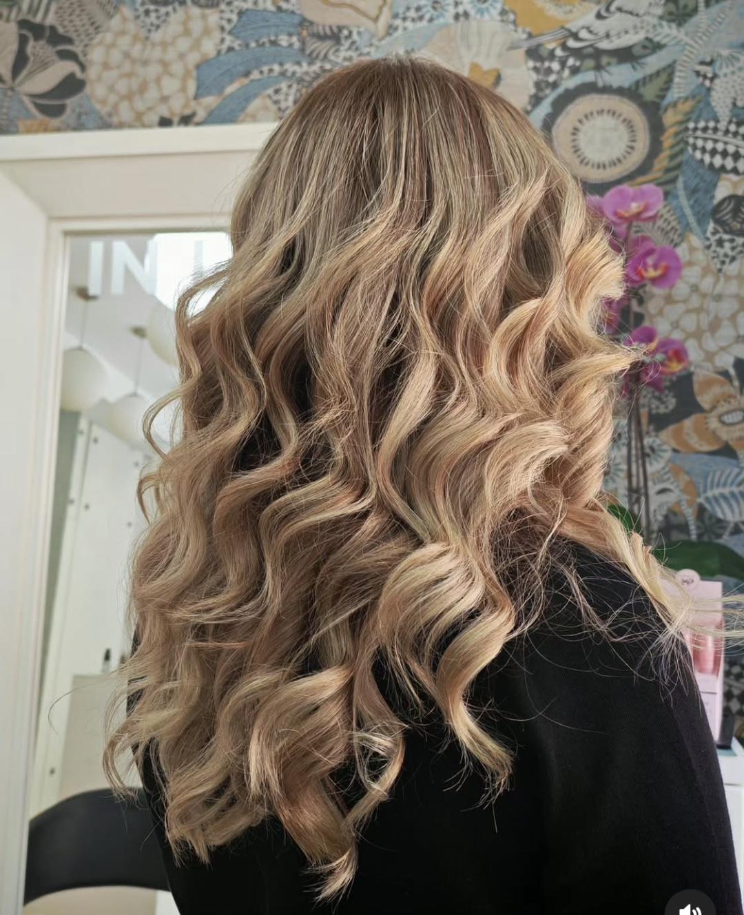 In line 1 #pancevo Feniranje i stilizovanje Feniranje na talase / lokne - kosa srednje dužine