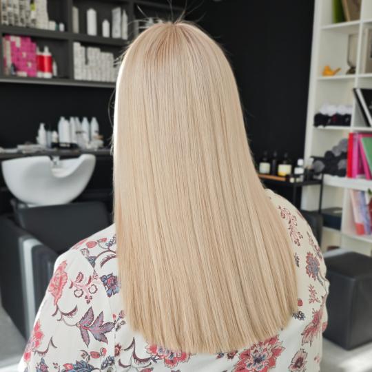 Kotenkova Studio & Education #beograd Farbanje kose Total Blonde - duga kosa
