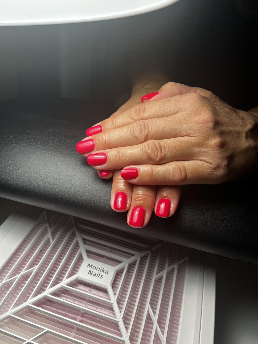 Ojačavanje noktiju rubber bazom + boja - Diamond beauty M, Beograd Ojačavanje noktiju Nokti Ojačavanje noktiju, Beograd, Zemun Centar