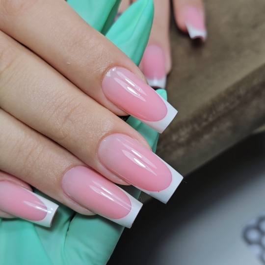 Elegance Touch #beograd Manikir Korekcija/Izlivanje noktiju gelom L dužina + boja/frenč/ombre Podr