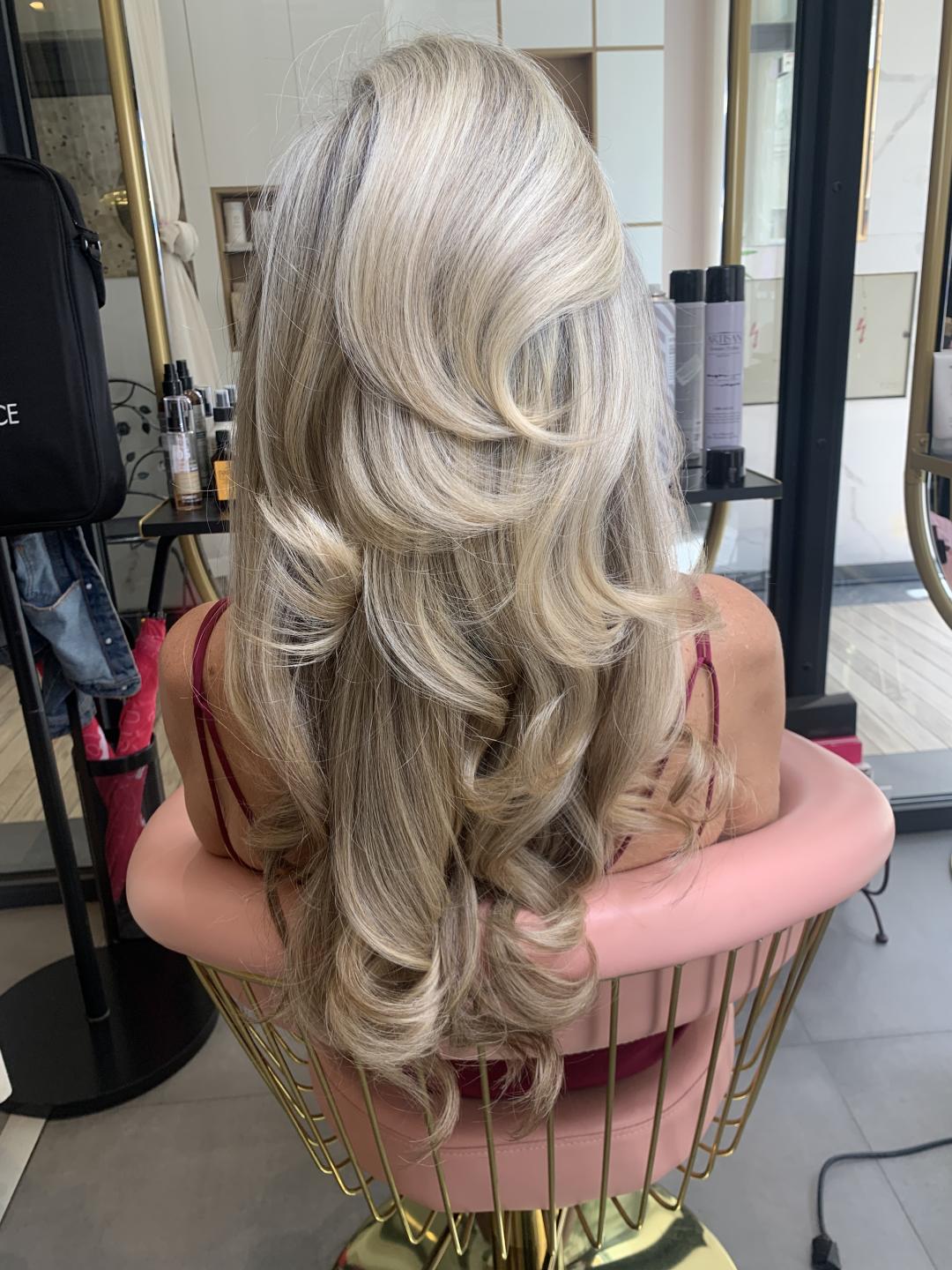 Feniranje - ekstra duge kose - Beauty Industry Women1, Beograd Feniranje i stilizovanje Frizerski saloni Feniranje i stilizovanje, Beograd, Vračar, Čubura, Crveni krst