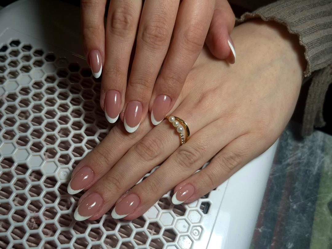 Korekcija noktiju - M dužina - Krispy tattoo & nails, Beograd Korekcija noktiju Nokti Korekcija noktiju, Beograd, Zemun Centar