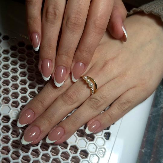 Krispy tattoo & nails #beograd Korekcija noktiju Korekcija noktiju - M dužina Frenč 🤍