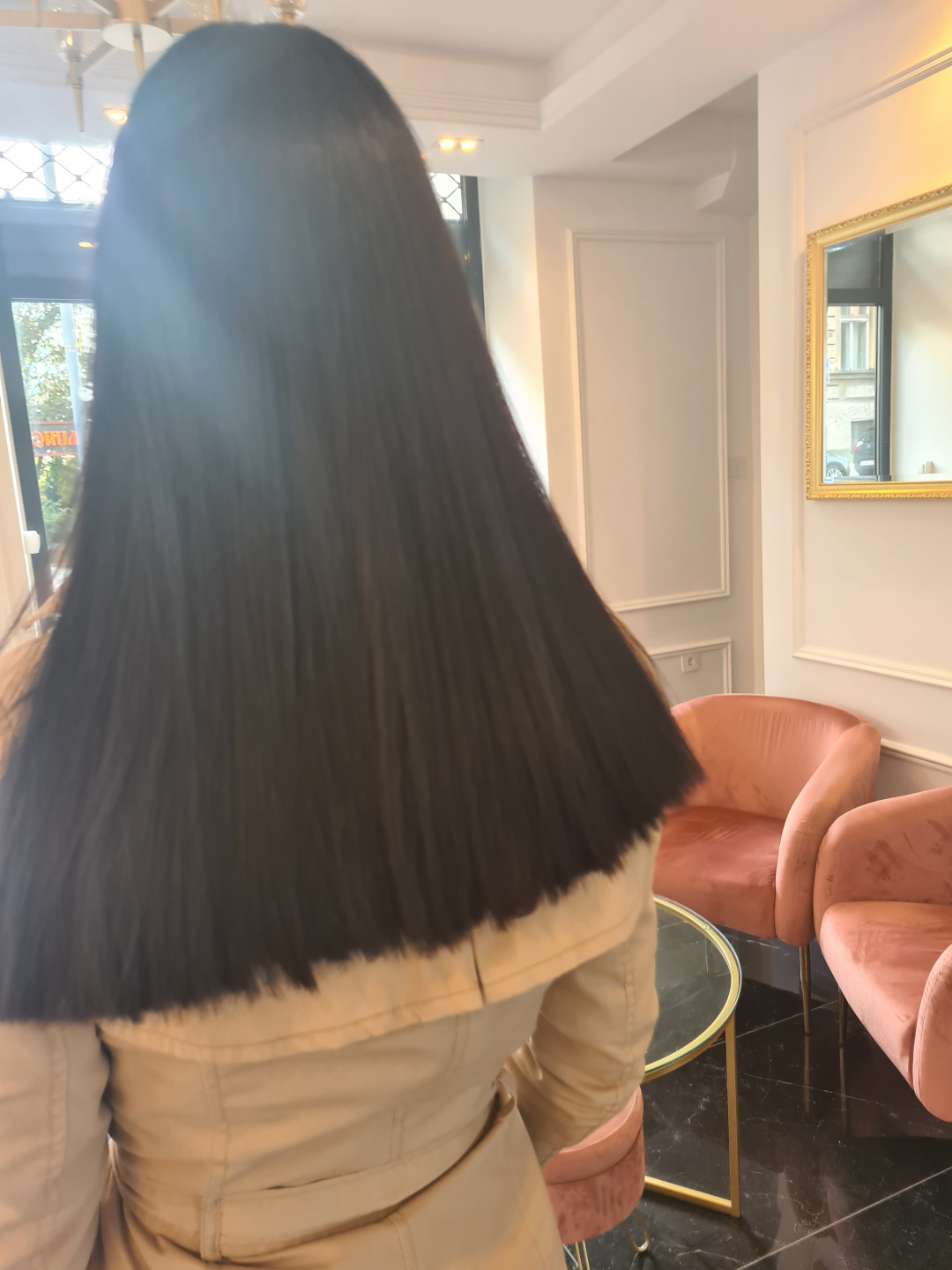 Esthetique Privé #beograd Žensko šišanje Žensko šišanje + feniranje - kosa srednje dužine
