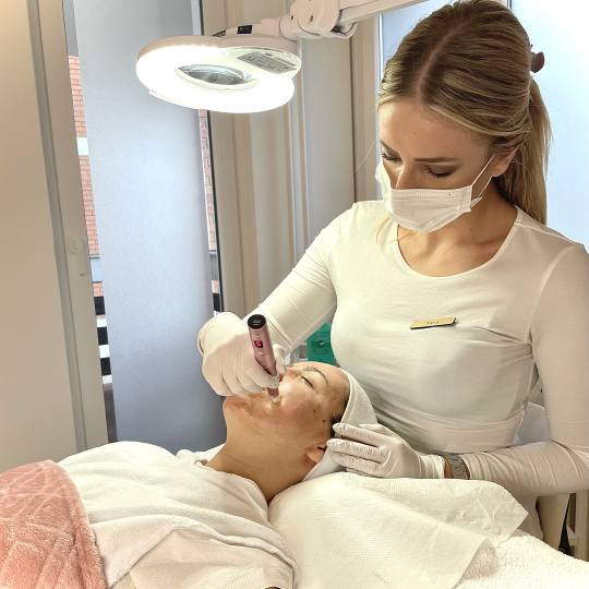 Monika Barta Cosmetics #novisad Dermaroler i dermapen Higijensko čišćenje lica / MDA + dermapen