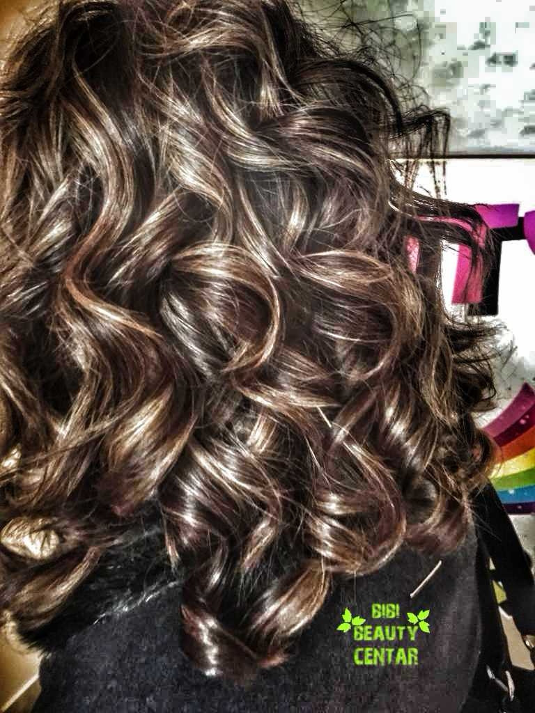 Bibi beauty centar #beograd Pramenovi Pramenovi na foliju u 1 / 2 boje / blanšem + preliv - kosa srednje dužine
