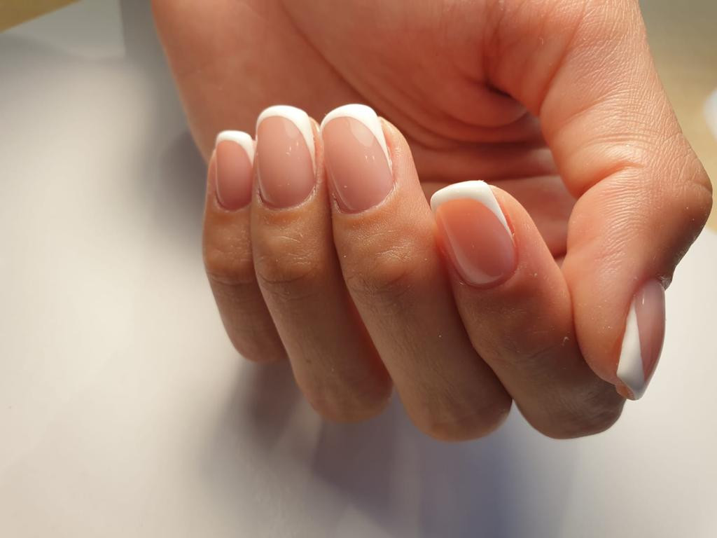 Kalax Studio Lepote #beograd Ojačavanje noktiju Ojačavanje prirodnih noktiju gelom + french - M dužina