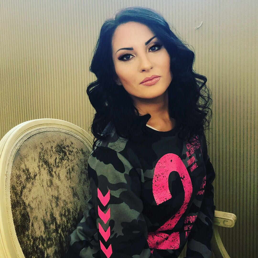 Bibi beauty centar #beograd Make-up / šminkanje Profesionalno šminkanje + veštačke trepavice + svečana frizura