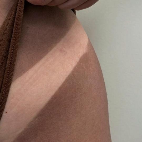 Noir artistry studio #beograd Air brush potamnjivanje kože Spray tan - celo telo