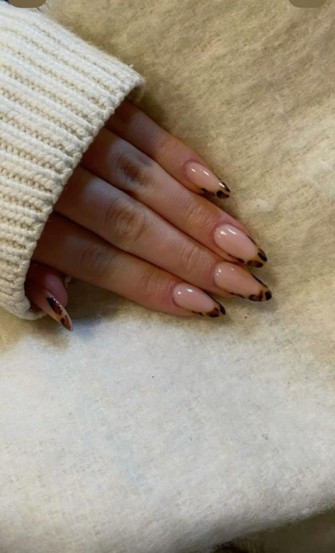 Izlivanje noktiju gelom - M dužina - Bella Nova, Beograd Izlivanje noktiju Nokti Izlivanje noktiju, Beograd, Vukov spomenik, Đeram