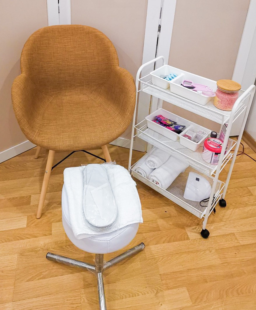 Viva Derm #beograd Estetski pedikir Estetski pedikir klasičan/aparaturni + gel lak
