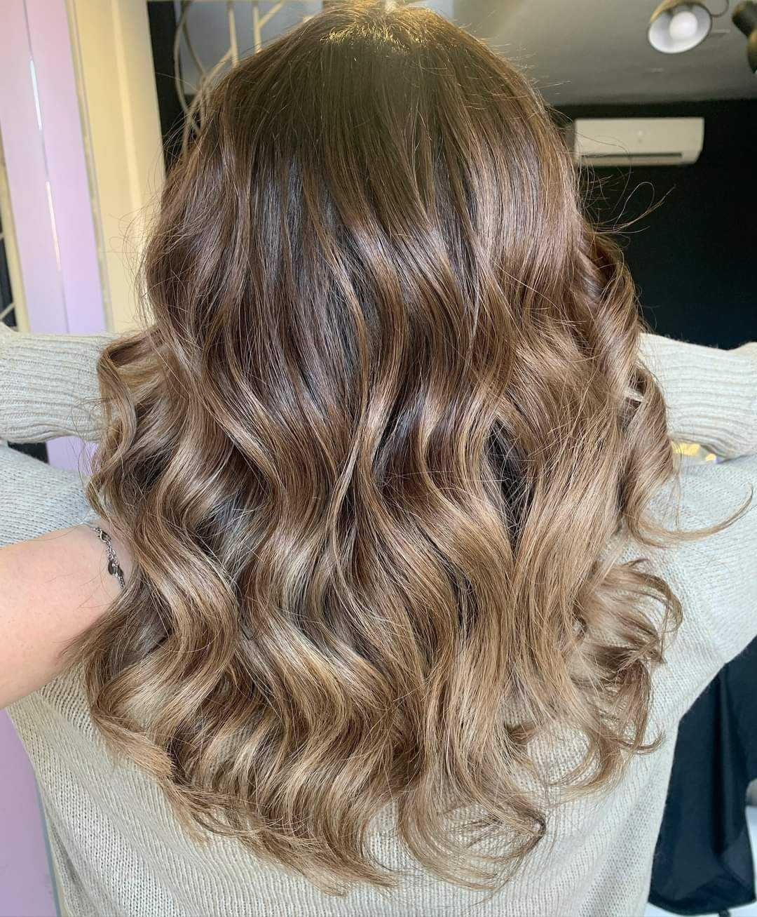 Salon Lepote Kaja #beograd Feniranje i stilizovanje Feniranje na lokne - kosa srednje dužine