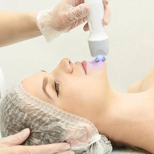 Salon Klinik #beograd Tretman lica Mezoterapija bez igle sa led terapijskim svetlom