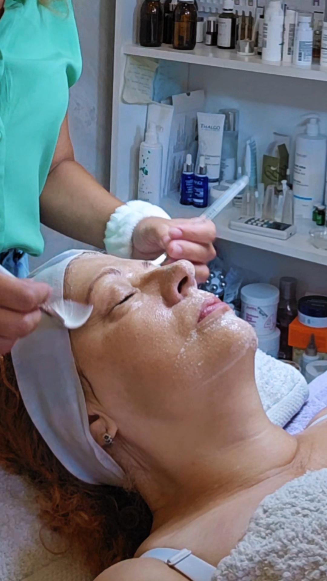 Laser lab by Ceca #novisad Tretman lica Amber therapy + gua sha masaža