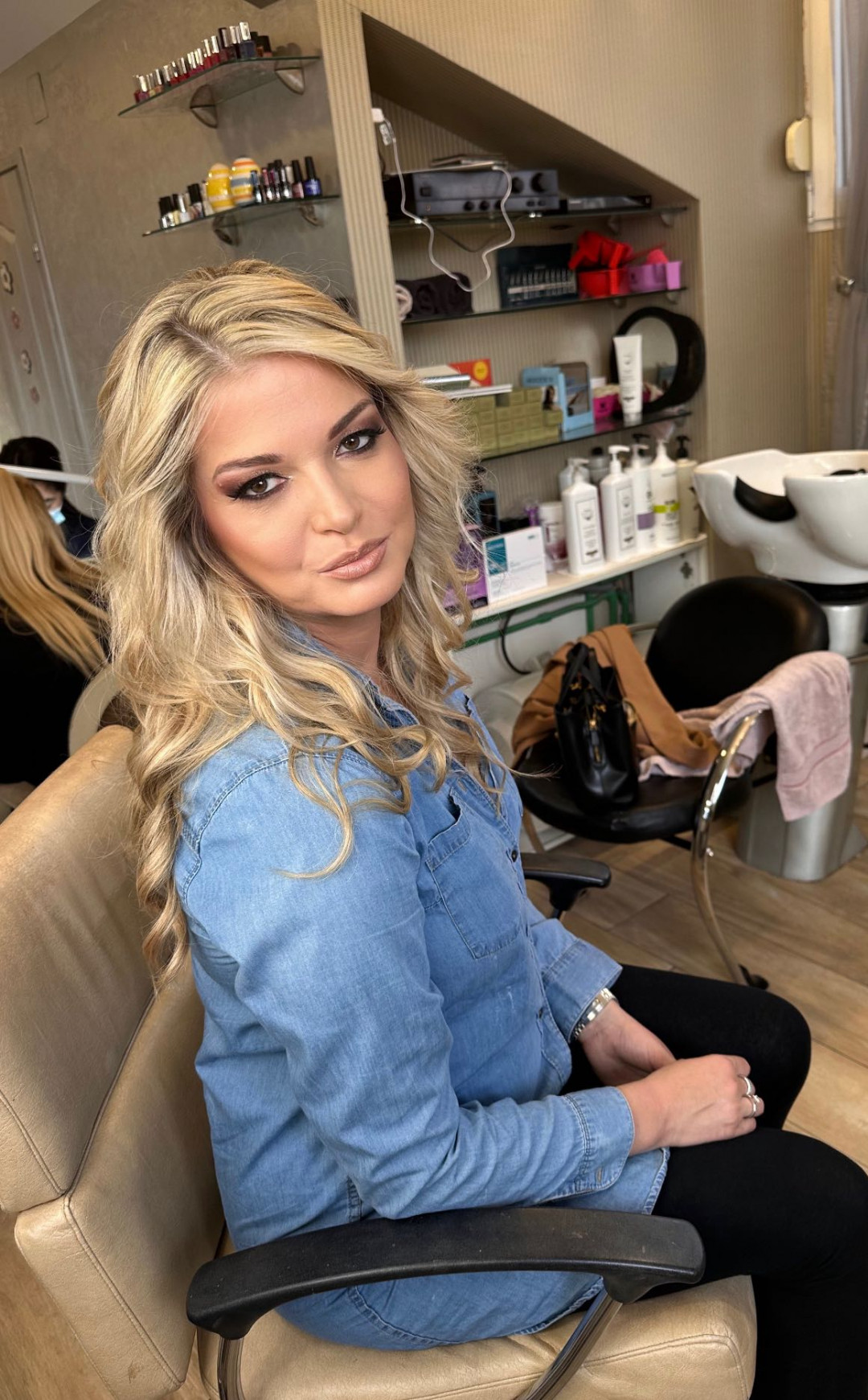Bibi beauty centar #beograd Make-up / šminkanje Profesionalno šminkanje + veštačke trepavice + svečana frizura