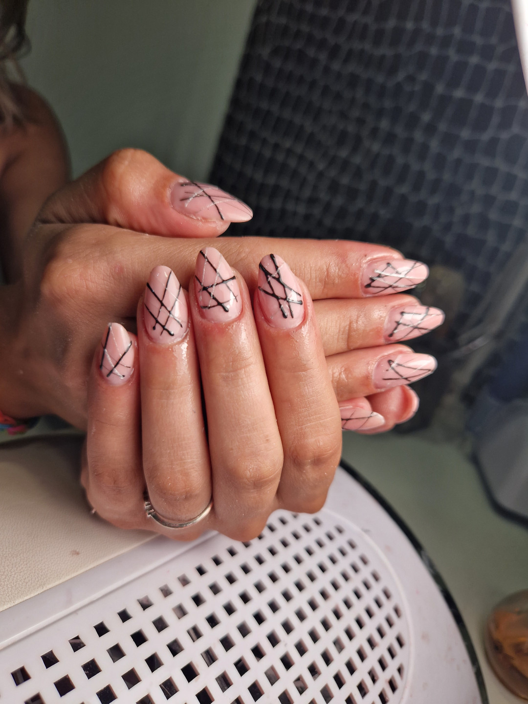 Butik Lepote #beograd Korekcija noktiju Korekcija noktiju gel boja ili frenc + aparatni manikir - M dužina