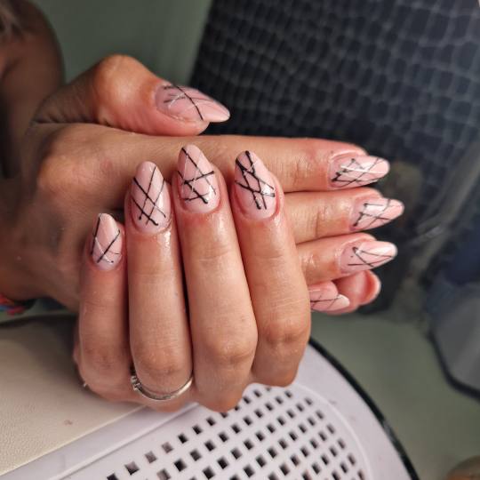 Butik Lepote #beograd Korekcija noktiju Korekcija noktiju gel boja ili frenc + aparatni manikir - M 