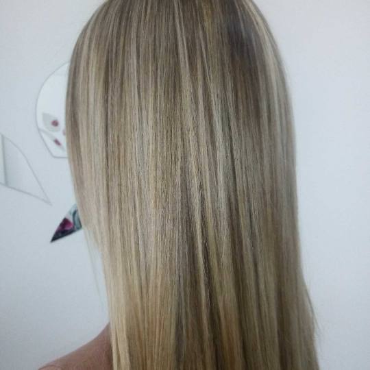Hairrific #novisad Pramenovi Pramenovi blanšem + preliv + feniranje - kosa srednje dužine / ekstra