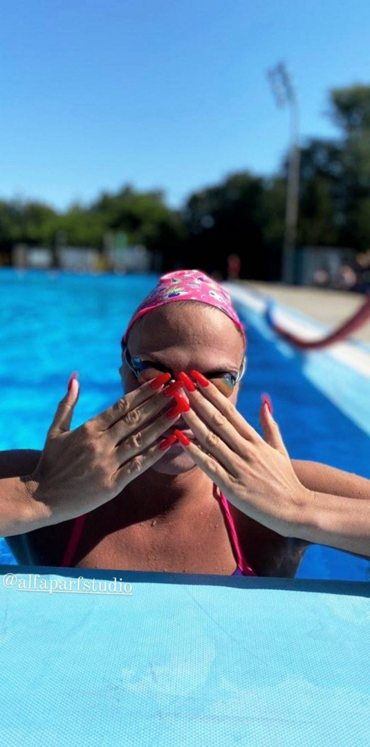 Izlivanje noktiju gelom + gel u boji - Alfaparf Nails, Beograd Izlivanje noktiju Nokti Izlivanje noktiju, Beograd, Karaburma, Višnjička banja