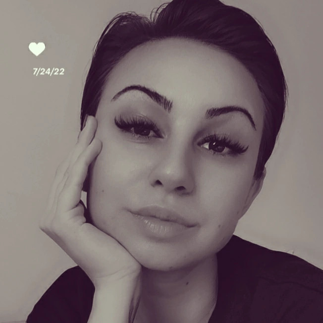 Nadogradnja volumenskih trepavica 4D + oblikovanje obrva GRATIS - Albina Unisex Studio Lepote, Temerin Nadogradnja trepavica Lice Nadogradnja trepavica, Temerin, Centar