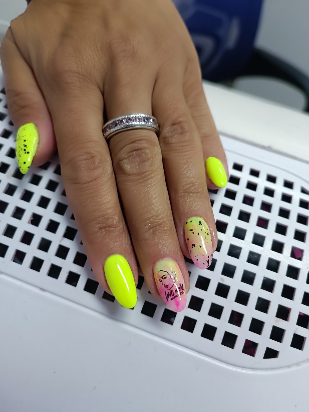 Taci nail art #beograd Ojačavanje noktiju Ojačavanje prirodnih noktiju gelom
