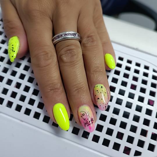 Taci nail art #beograd Ojačavanje noktiju Ojačavanje prirodnih noktiju gelom