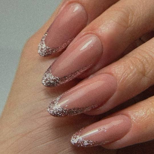 La belle beauty corner #nis Izlivanje noktiju Izlivanje noktiju gelom - L dužina
