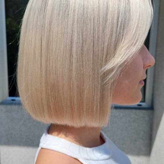 Salon V #beograd Blajhanje kose Dekolorizacija cele dužine - sve dužine kose #bleach
