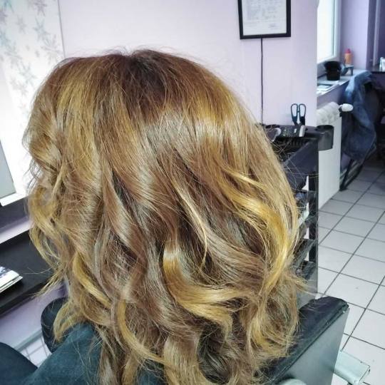 Jovana + #beograd Feniranje i stilizovanje Feniranje na ravno / lokne - kosa srednje dužine
