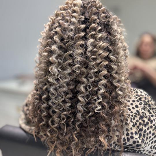 Atelier Kat #beograd Uvijanje, lokne i talasi Afro lokne - sve dužine