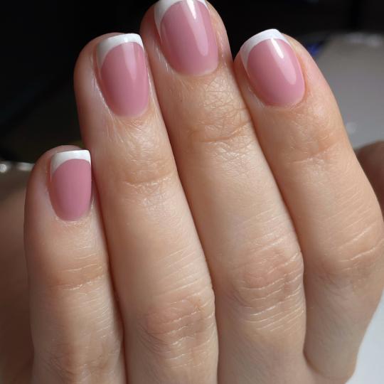Nails Studio #beograd Ojačavanje noktiju Gel lak / rubber baza