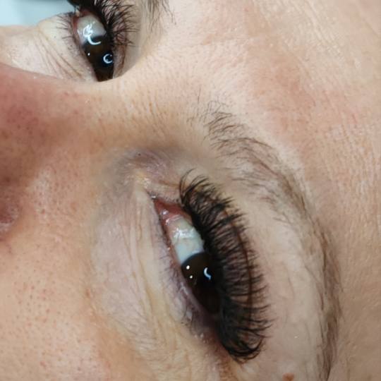 SM Beauty studio #nis Nadogradnja trepavica Nadogradnja svilenih trepavica - hybrid Y